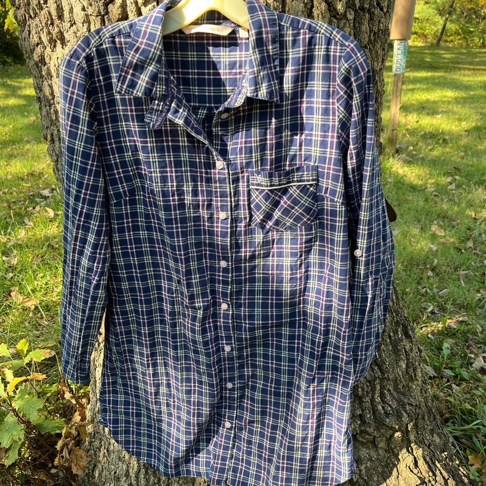 Victoria’s Secret Sleep Shirt in size M